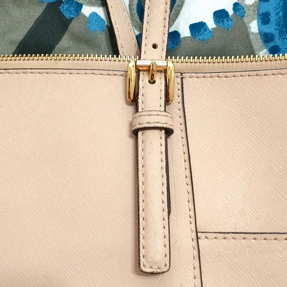 Gently used Michael kors blush or very light pink colored purse - Picture 9 of 15